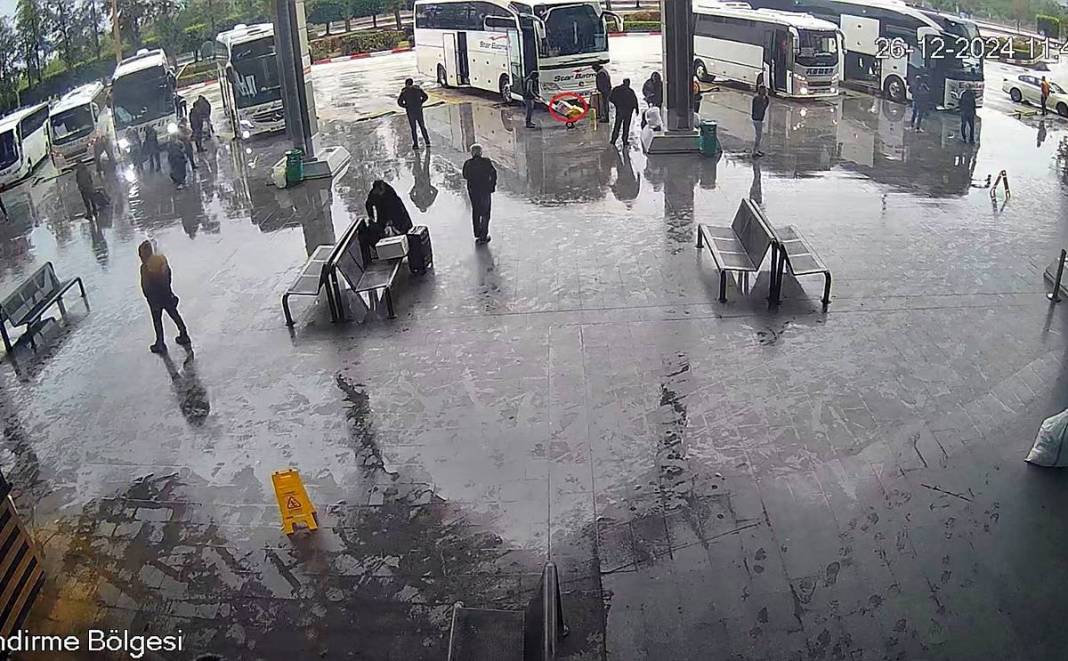 Otobüsle gönderilen koliyi kimse almayınca şoke eden gerçek ortaya çıktı! Hiç kimse bu kadar absürtlüğü tahmin edemezdi 6